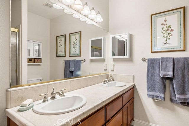 1 London CT, Chico, CA 95973