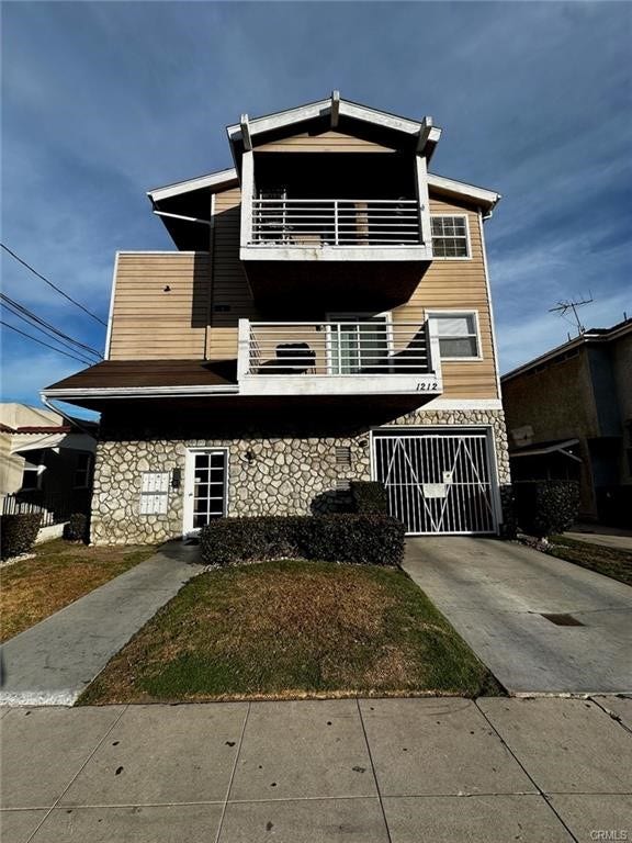 Property photo for 1212 Termino AVE, #303, Long Beach, CA