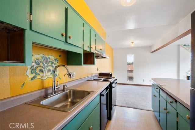 549 Los Osos Valley Road, Los Osos, CA 93402 Upper Level Kitchen & Dining Area