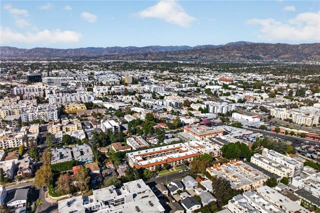 11127 La Maida, #17, North Hollywood, CA 91601