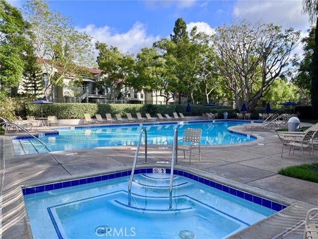 HOA pool and jacuzzi (2 in community)