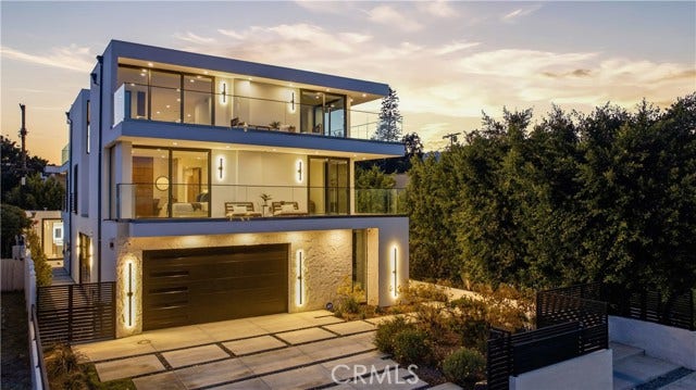 Property photo for 813 N Genesee, Los Angeles, CA