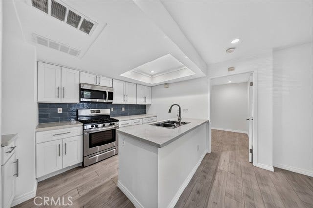 7025 Glade Ave, #2, Canoga Park, CA 91303 7025 Glade Ave, #2, Canoga Park, CA 91303
