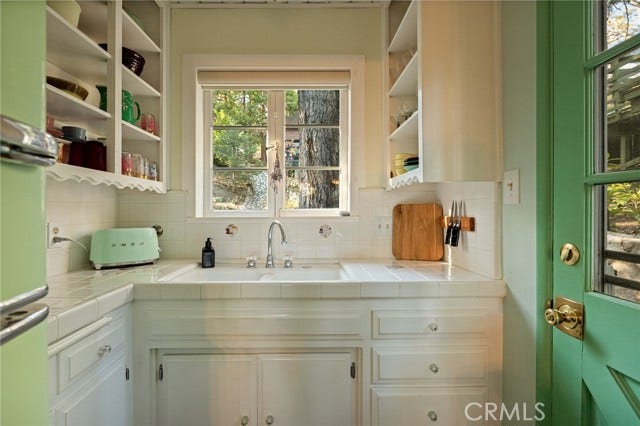 28782 Cedar DR, Lake Arrowhead, CA 92352