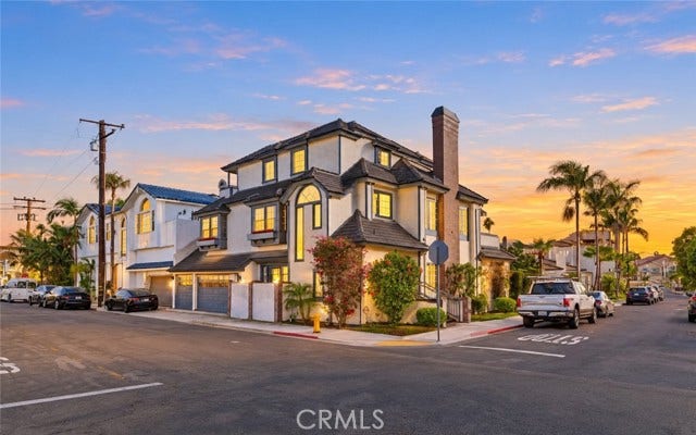 Property photo for 40 E Neapolitan LN, Long Beach, CA