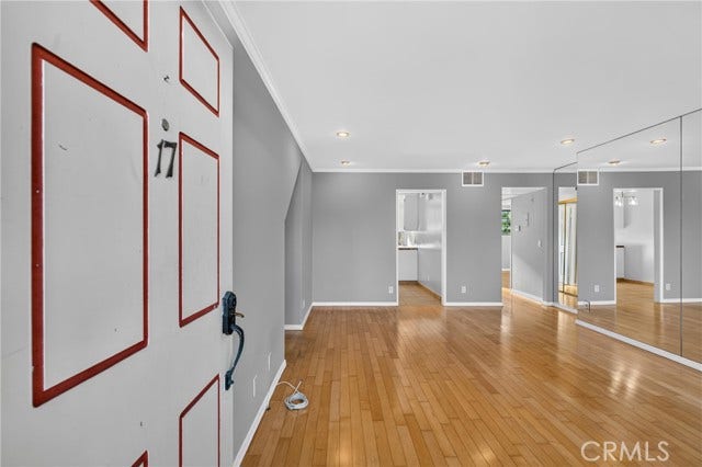 11127 La Maida, #17, North Hollywood, CA 91601