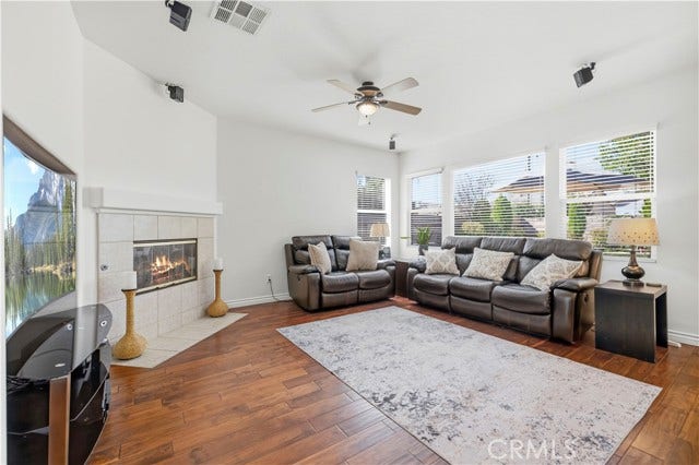 28473 Connick PL, Saugus, CA 91350