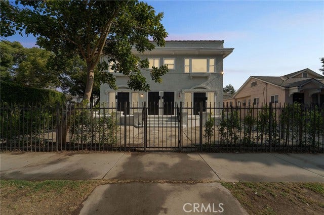 Property photo for 875 W 41st DR, Los Angeles, CA