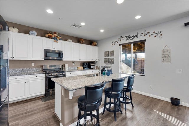 16022 Shawnee LN, Victorville, CA 92394