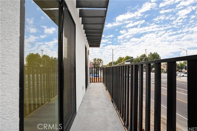 18060 Oxnard ST, Encino, CA 91316