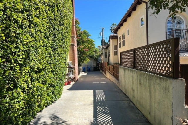 940 Hilldale Ave, West Hollywood, CA 90069