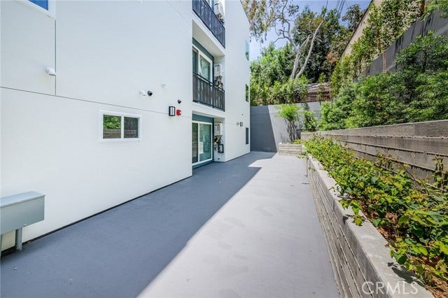 214 S Westmoreland, #3, Los Angeles, CA 90004 214 S Westmoreland, #3, Los Angeles, CA 90004