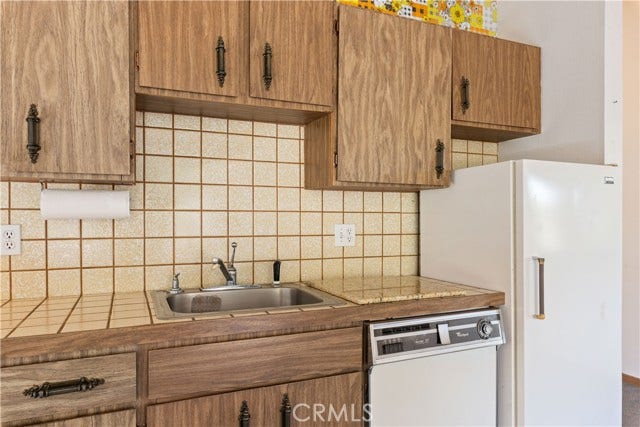 6869 Howard AVE, Nice, CA 95464