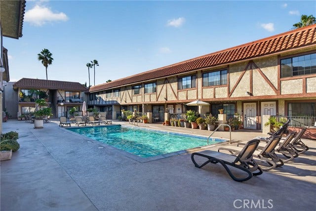 11127 La Maida, #17, North Hollywood, CA 91601