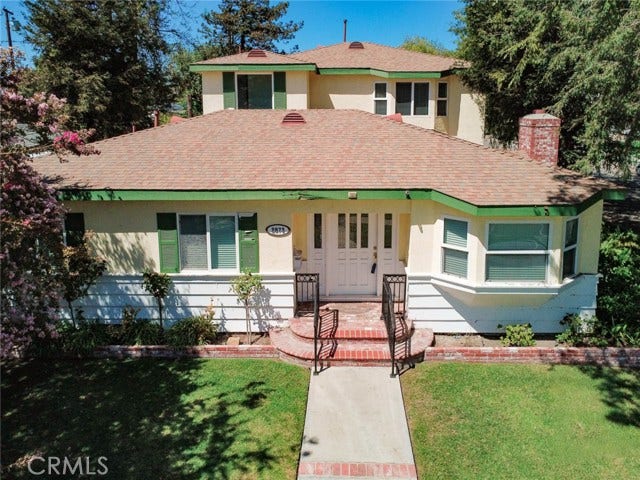 Property photo for 2873 San Vicente Ave, Long Beach, CA