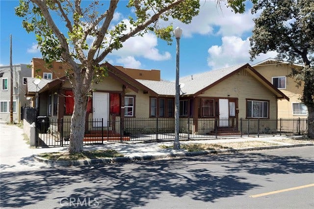 Property photo for 1273 Chestnut, Long Beach, CA
