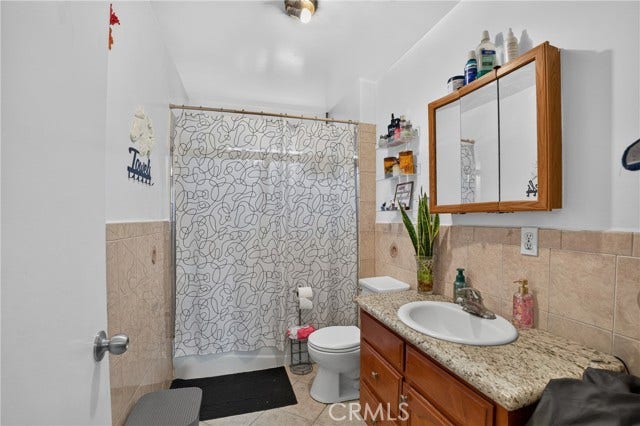 6856 Laurel Canyon BLVD, North Hollywood, CA 91605