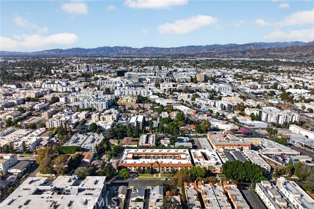 11127 La Maida, #17, North Hollywood, CA 91601