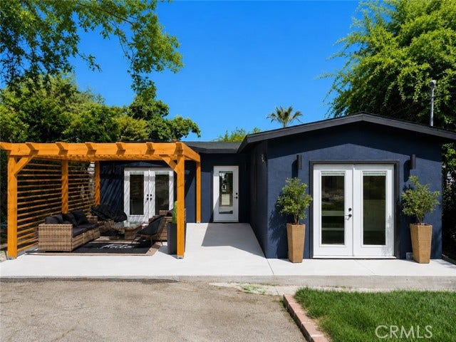 Property photo for 885 Montecito, Los Angeles, CA