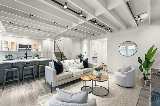 17515 Via Lindo, Tustin, CA 92780 17515 Via Lindo, Tustin, CA 92780
