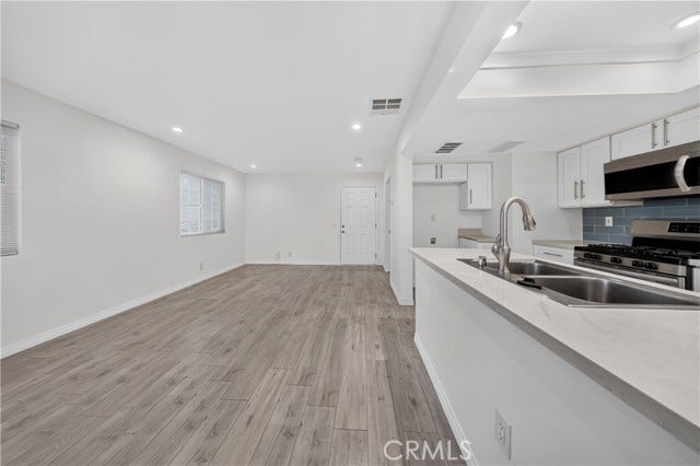7025 Glade Ave, #2, Canoga Park, CA 91303 7025 Glade Ave, #2, Canoga Park, CA 91303