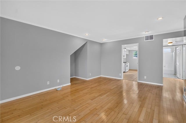 11127 La Maida, #17, North Hollywood, CA 91601