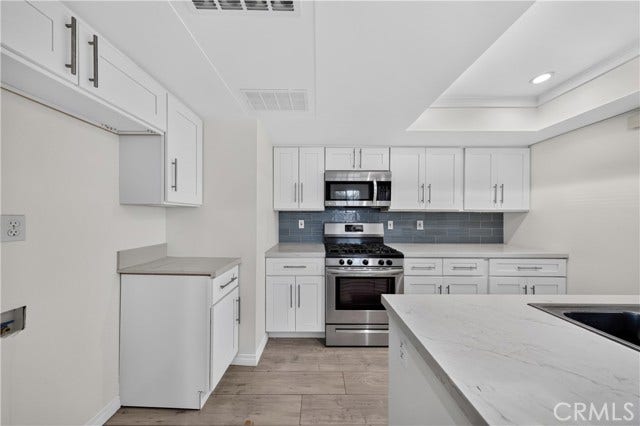 7025 Glade Ave, #2, Canoga Park, CA 91303 7025 Glade Ave, #2, Canoga Park, CA 91303
