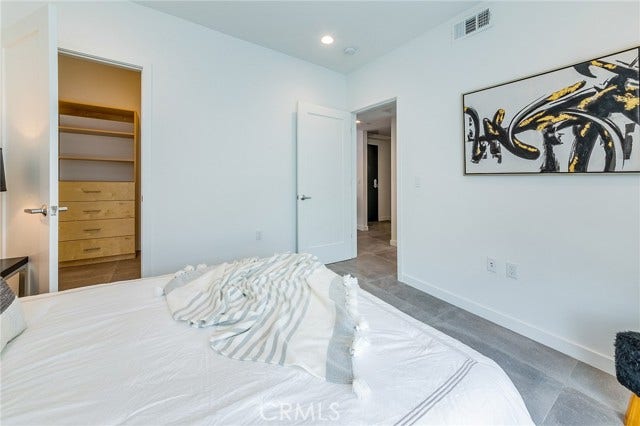 214 S Westmoreland, #3, Los Angeles, CA 90004 214 S Westmoreland, #3, Los Angeles, CA 90004
