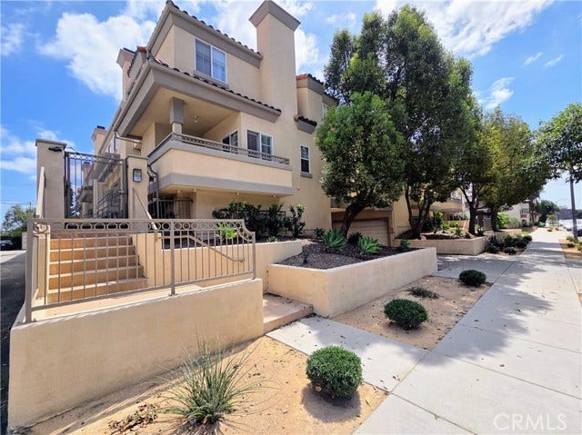 Property photo for 3546 Linden AVE, #6, Long Beach, CA