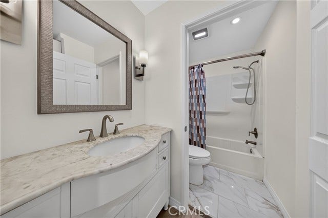 7025 Glade Ave, #2, Canoga Park, CA 91303 7025 Glade Ave, #2, Canoga Park, CA 91303