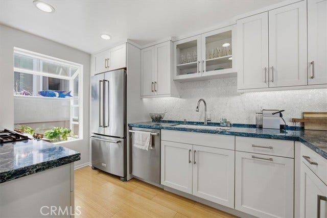 941 1st ST, Hermosa Beach, CA 90254