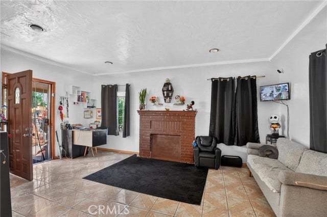 6856 Laurel Canyon BLVD, North Hollywood, CA 91605