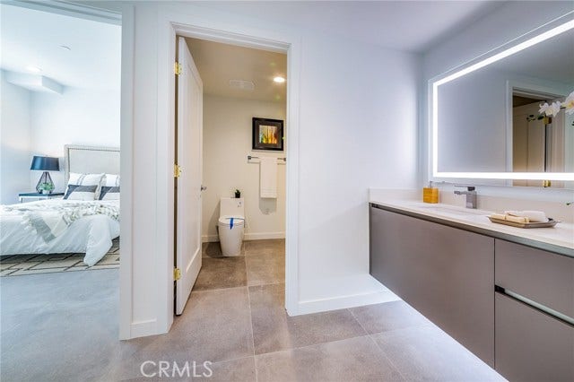 214 S Westmoreland, #3, Los Angeles, CA 90004 214 S Westmoreland, #3, Los Angeles, CA 90004