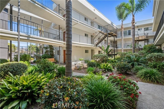 Property photo for 333 Junipero AVE, #1C, Long Beach, CA