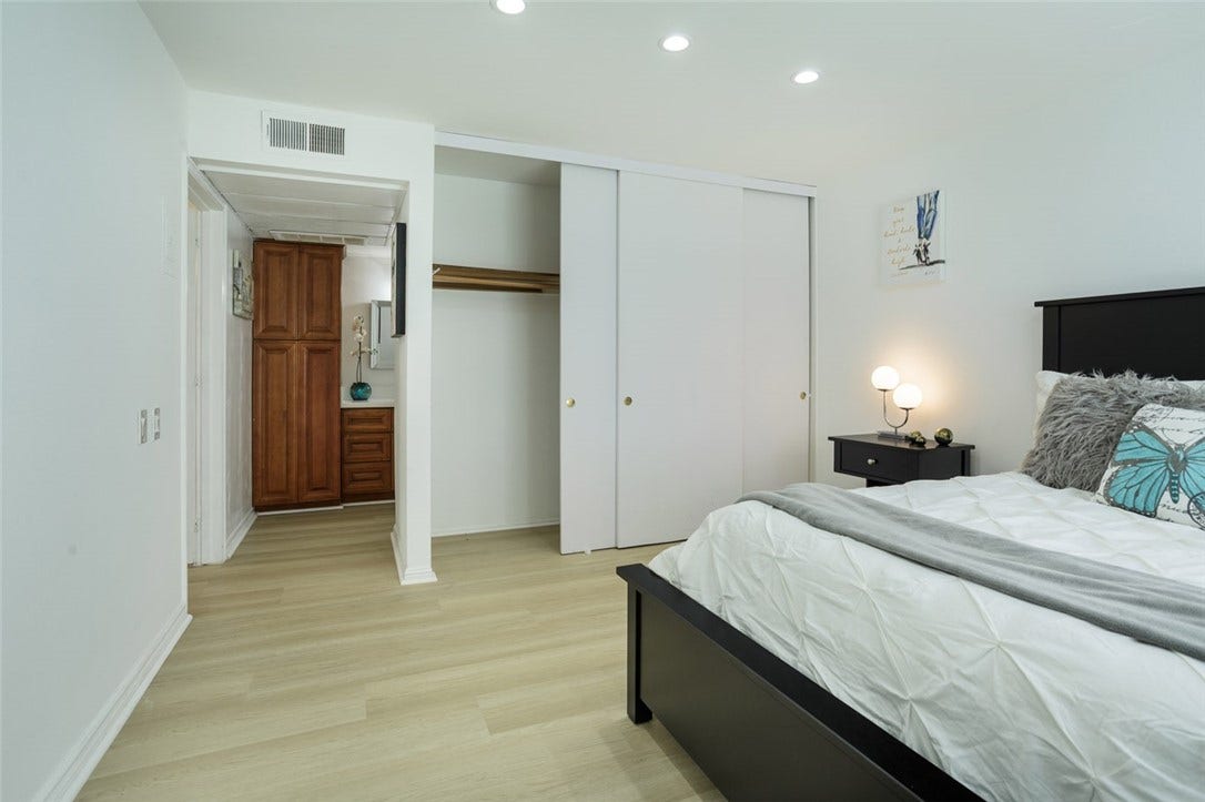 Good size closet made for 1 or 2 people (you decide)