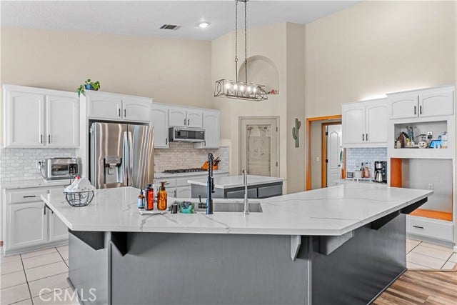 3950 Coriander Drive, Hesperia, CA 92345