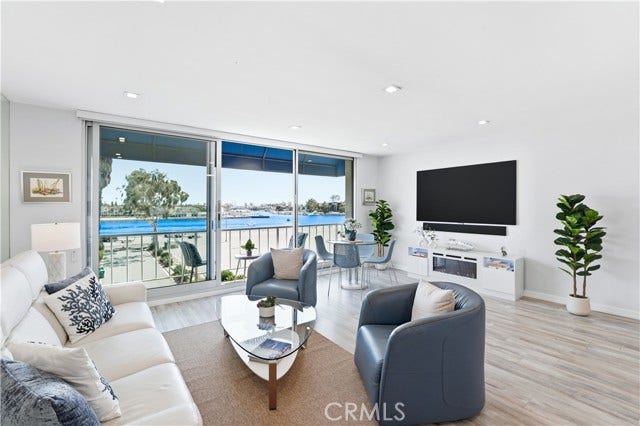 Property photo for 383 Bay Shore AVE, #407, Long Beach, CA