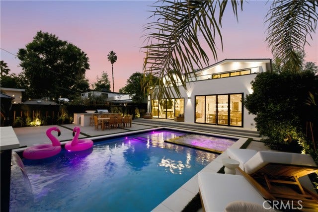 22518 Burbank, Woodland Hills, CA 91367 22518 Burbank, Woodland Hills, CA 91367