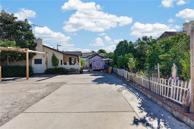 6856 Laurel Canyon BLVD, North Hollywood, CA 91605