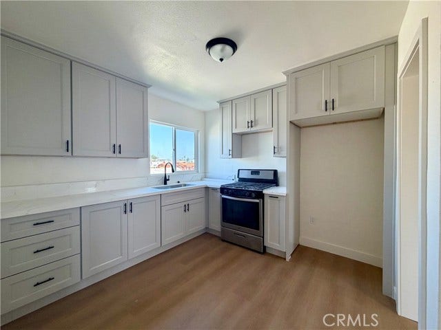 Property photo for 1426 1/2 W 83rd, Los Angeles, CA