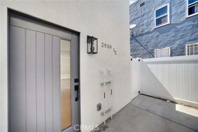 Property photo for 2939 1/2 10th AVE, Los Angeles, CA