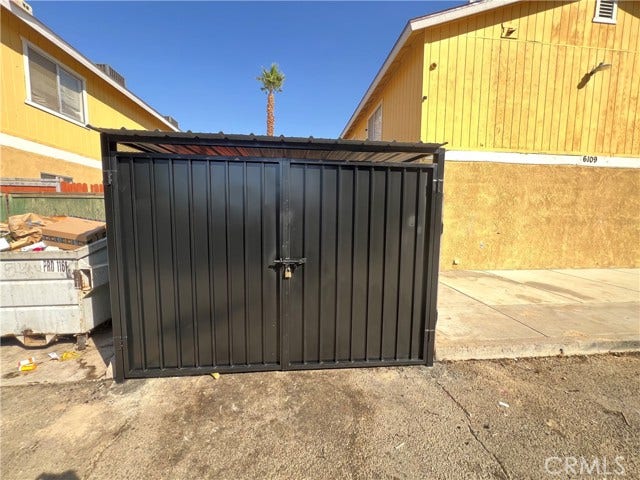 6109 S H ST, Bakersfield, CA 93304