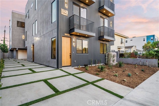 Property photo for 2204 Carmona, Los Angeles, CA