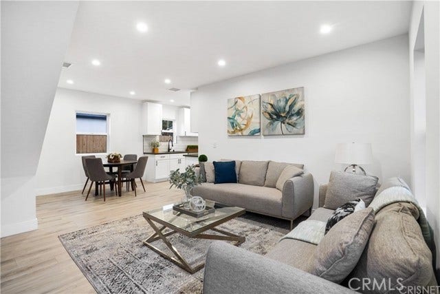 18060 Oxnard ST, Encino, CA 91316