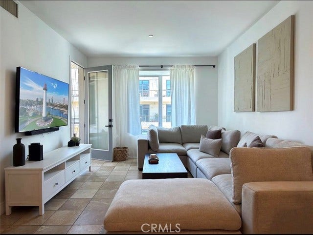 Property photo for 150 The Promenade, Long Beach, CA