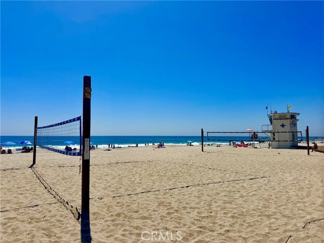biking distance to Laguna Beach!