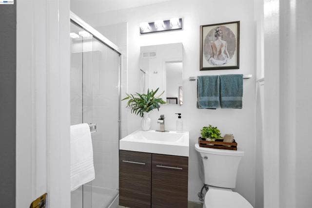 25825 Belhaven St, Hayward, CA 94545 25825 Belhaven St, Hayward, CA 94545