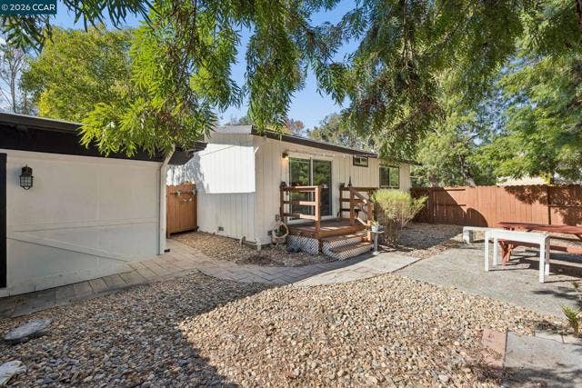 2759 Warner Ln, Pleasant Hill, CA 94523