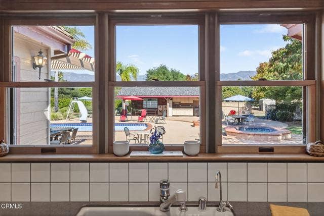 25-web-or-mls-UpmarketMedia-1125Spr-072