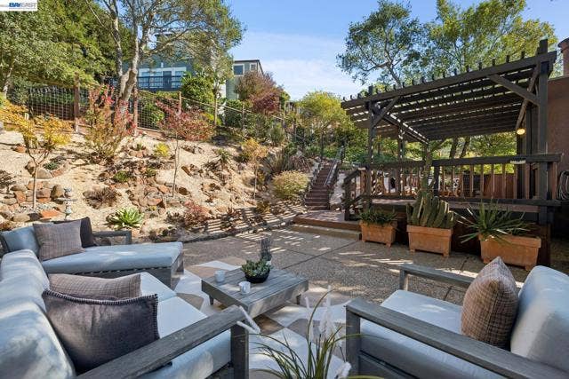 1085 STERLING AVE, Berkeley, CA 94708 1085 STERLING AVE, Berkeley, CA 94708